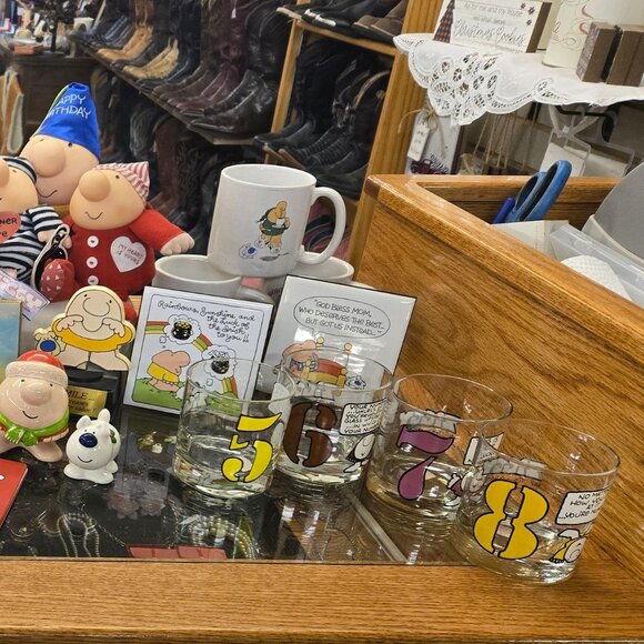 MASSIVE LOT of vintage Ziggy plush glass mugs plaques books - Picture 3 of 3